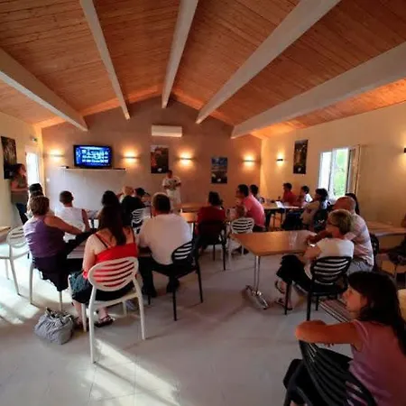 Terres De France Les Hameaux De Pomette Hotel