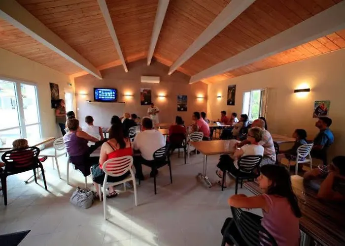 Terres De France Les Hameaux De Pomette Hotel