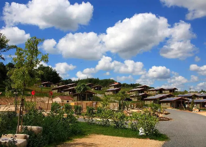 Terres De France Les Hameaux De Pomette * Cazals (Lot)