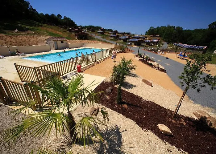 Hotel Terres De France Les Hameaux De Pomette Cazals (Lot)