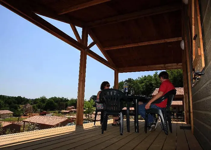 Terres De France Les Hameaux De Pomette * Cazals (Lot)