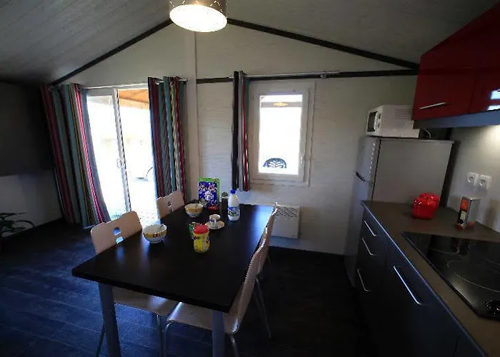 Terres De France Les Hameaux De Pomette Hotell *